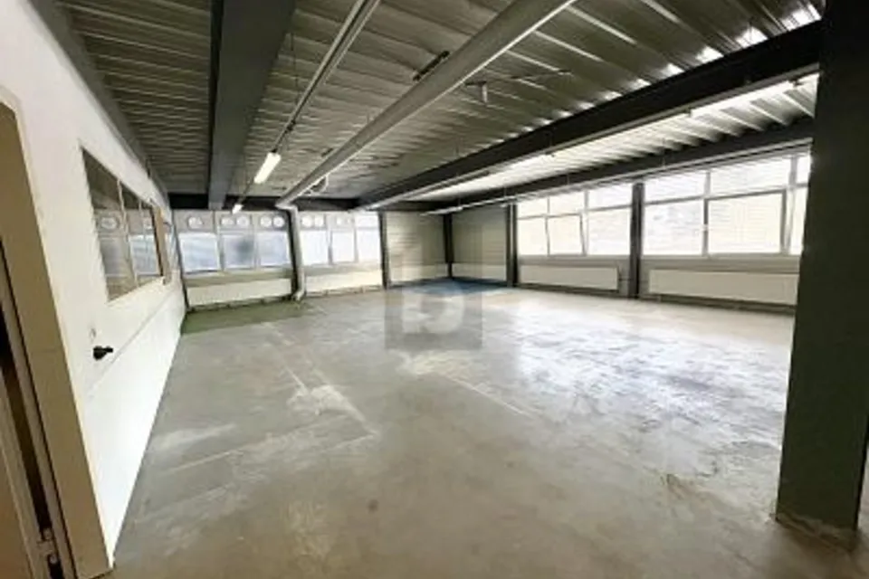 SUPERFICIE POLIVALENTE, 8630 Rüti ZH, Zurich, CH
