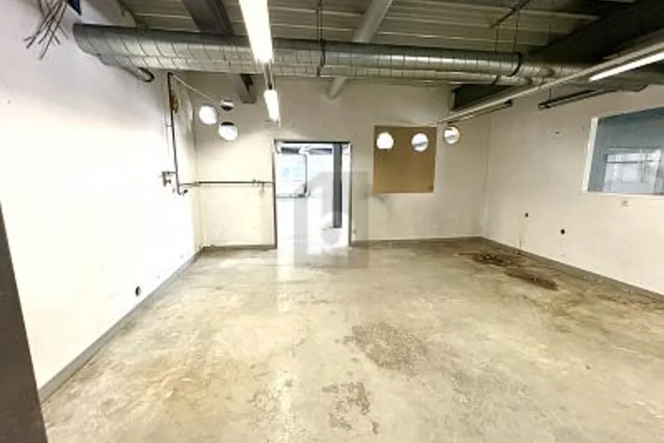 SUPERFICIE POLIVALENTE, 8630 Rüti ZH, Zurich, CH