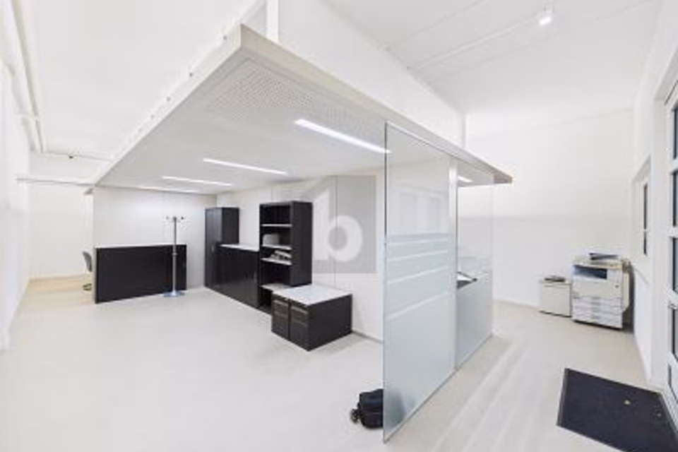 DI PRIMA CLASSE, LUMINOSO IN POSIZIONE CENTRALE, 8500 Frauenfeld, Thurgau, CH
