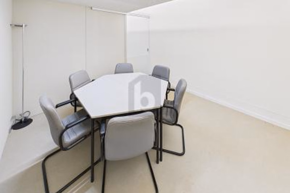 DI PRIMA CLASSE, LUMINOSO IN POSIZIONE CENTRALE, 8500 Frauenfeld, Thurgau, CH