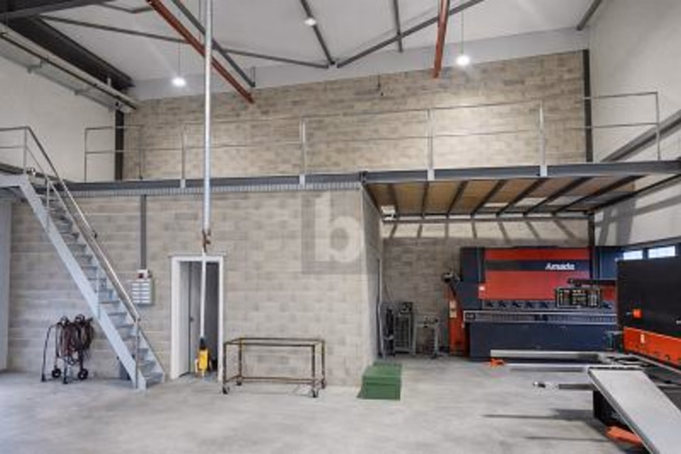 SPACIEUX ET IDÉALEMENT SITUÉ, 1400 Yverdon-les-Bains, Vaud, CH