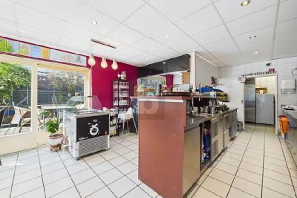 CENTRAL, AVEC UN IMPORTANT FLUX DE CLIENTÈLE, 4112 Flüh, Solothurn, CH