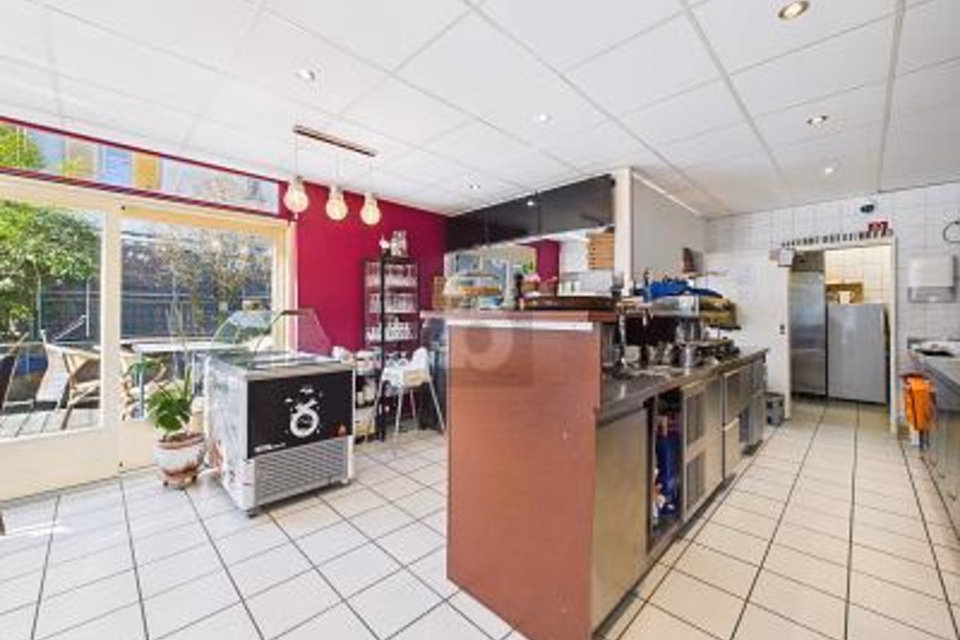 CENTRAL, AVEC UN IMPORTANT FLUX DE CLIENTÈLE, 4112 Flüh, Solothurn, CH
