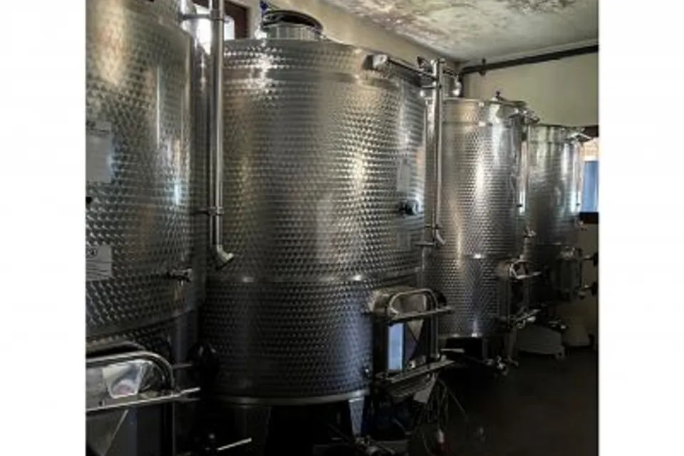 PRODUZIONE E ACCOGLIENZA IN POSIZIONE IDEALE, 6514 Sementina, Ticino, CH