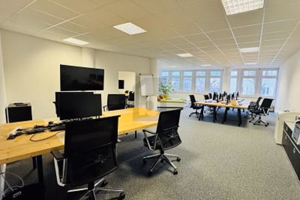 AMPI LOCALI LUMINOSI IN POSIZIONE CENTRALE, 6005 Luzern, Lucerne, CH