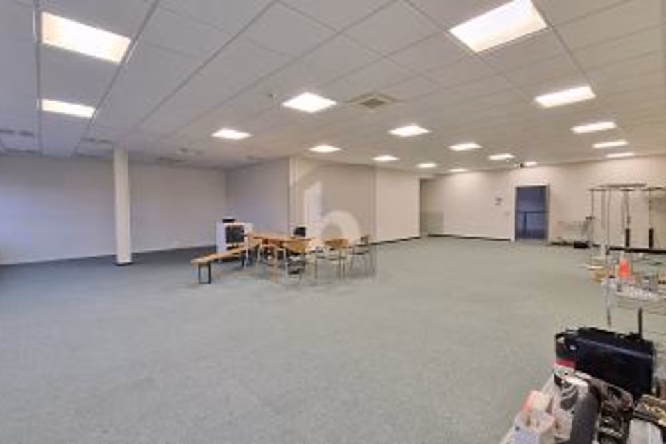 ATTRATTIVO, FUNZIONALE & IDEALMENTE POSIZIONATO, 8153 Rümlang, Zurich, CH