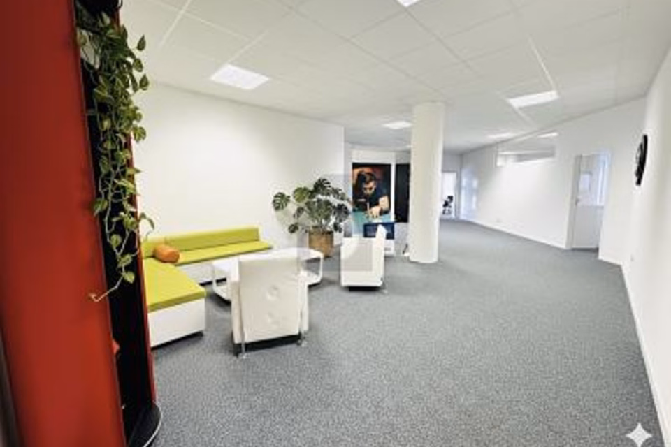 AMPI LOCALI LUMINOSI IN POSIZIONE CENTRALE, 6005 Luzern, Lucerne, CH