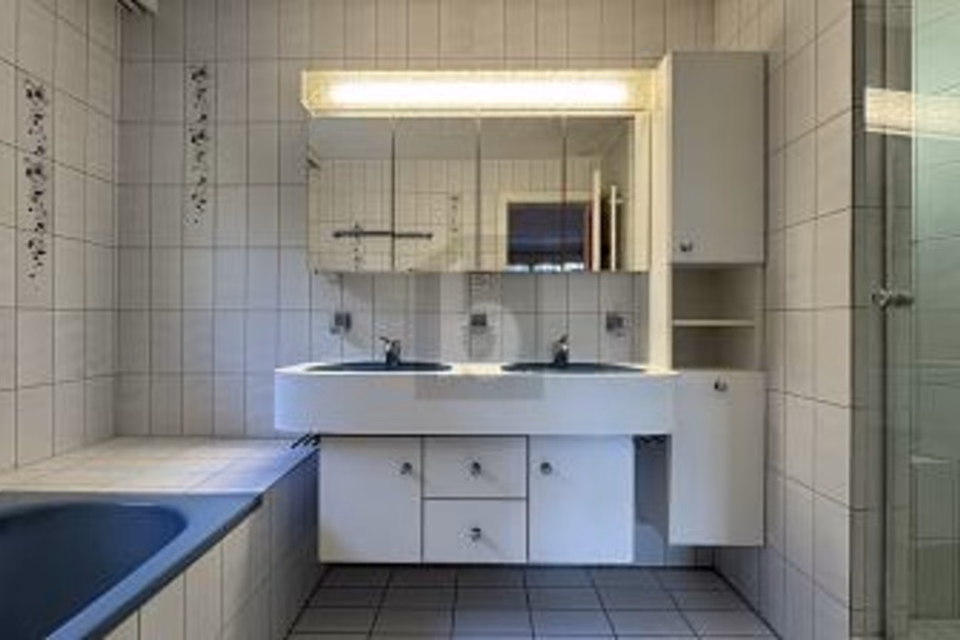 À DURÉE DÉTERMINÉE, SPACIEUX ET ENSOLEILLÉ, 8635 Dürnten, Zurich, CH
