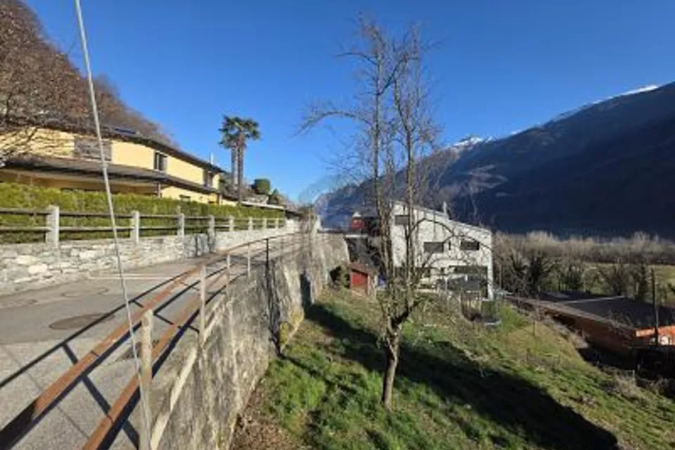 IN POSIZIONE TRANQUILLA E SOLEGGIATA CON VISTA, 6525 Gnosca, Ticino, CH