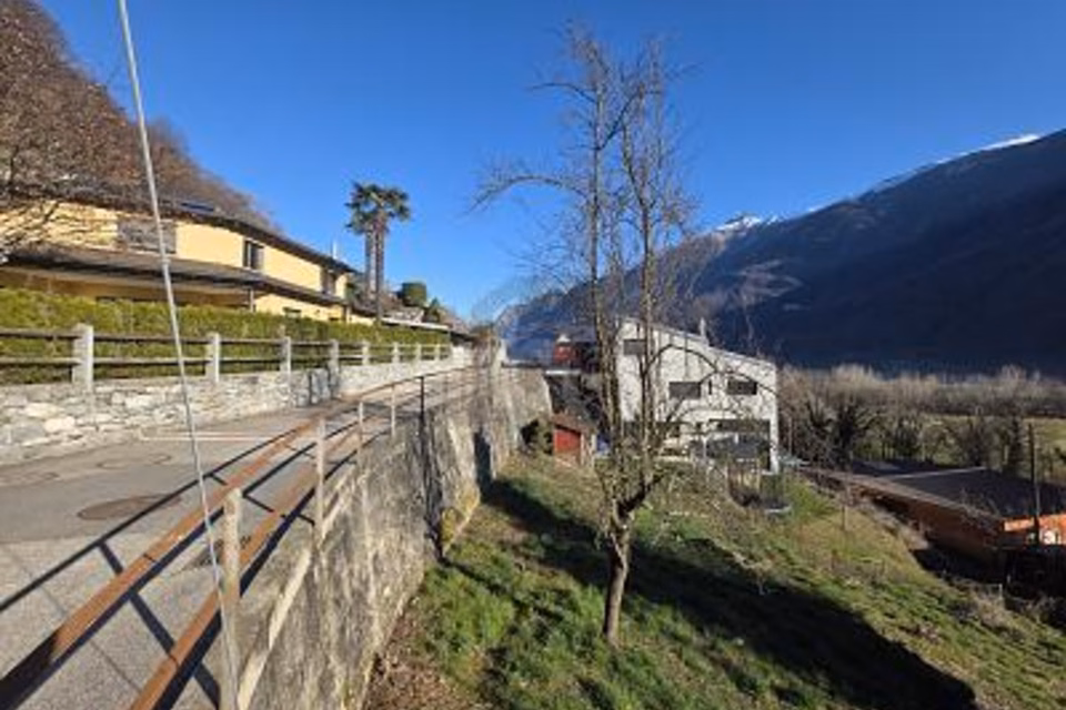 EMPLACEMENT CALME ET ENSOLEILLÉ AVEC VUE, 6525 Gnosca, Ticino, CH