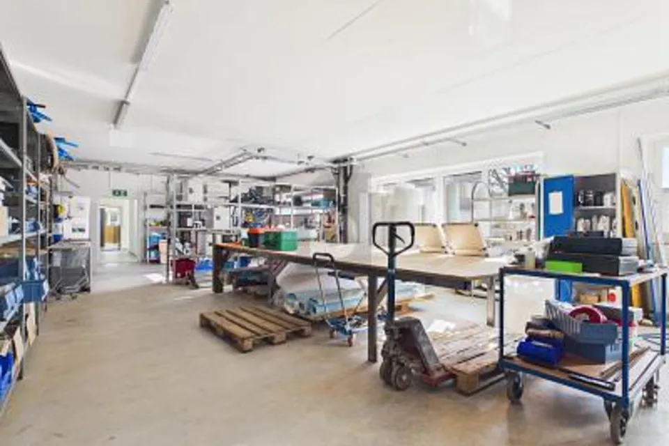 OFFICINA MODERNA PER USO FLESSIBILE, 6280 Hochdorf, Lucerne, CH