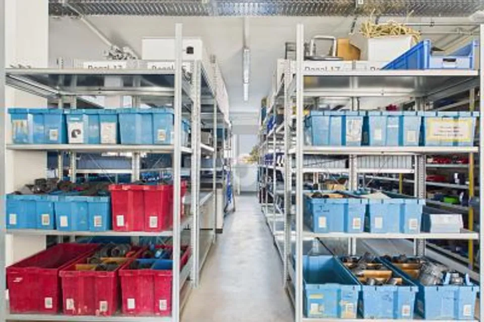 OFFICINA MODERNA PER USO FLESSIBILE, 6280 Hochdorf, Lucerne, CH