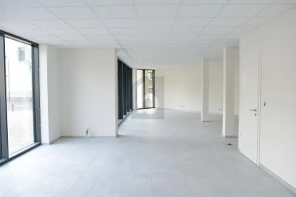 BRIGHT AND MODERN SPACE, 1026 Denges, Vaud, CH