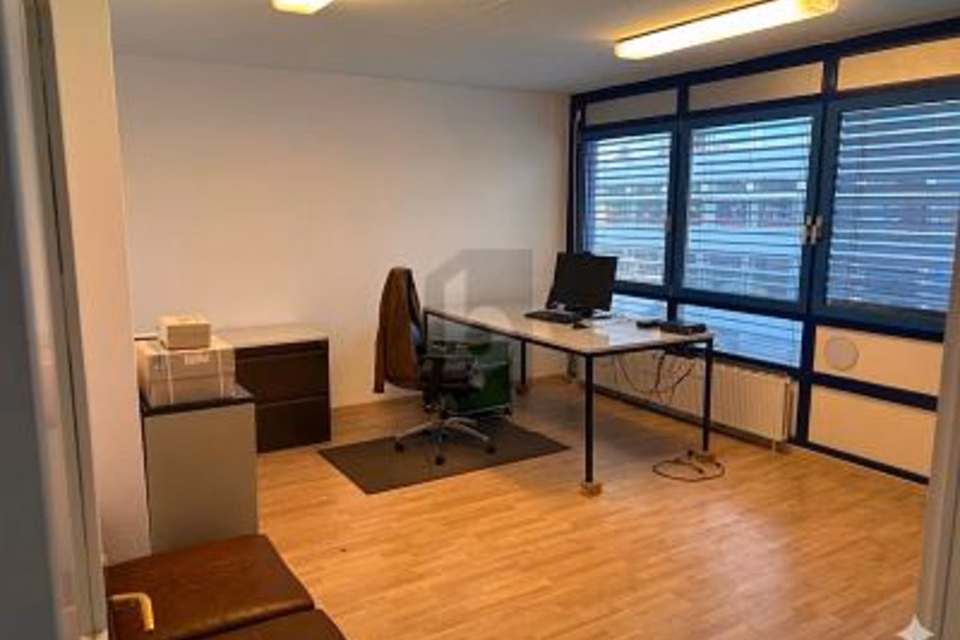 WORKSPACE IN ARTISANAL/INDUSTRIAL AREA FOR SUBLEASE, 1225 Chêne-Bourg, Geneva, CH
