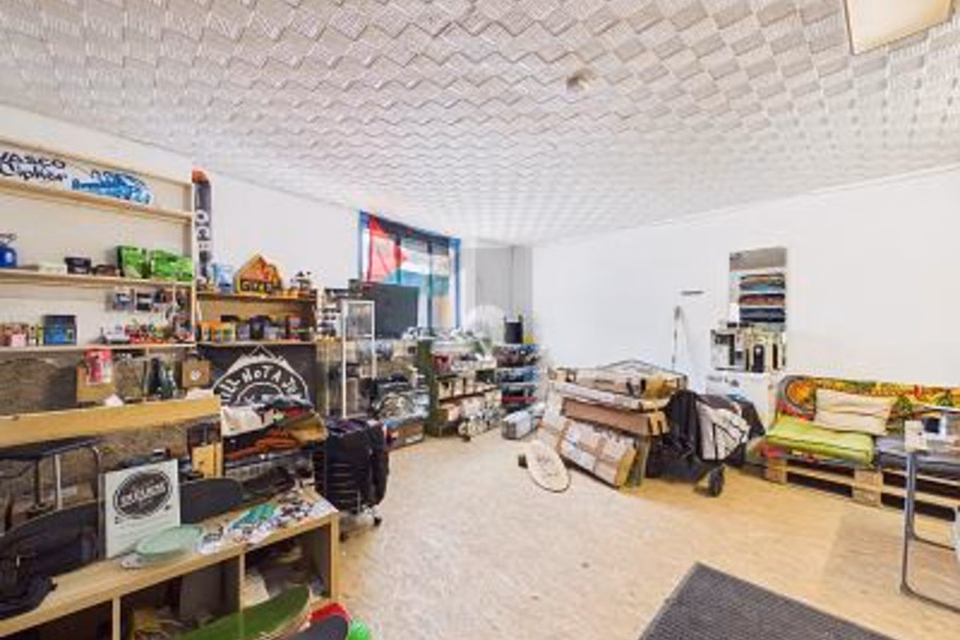 ATELIER ENSOLEILLÉ AVEC BON ACCÈS, 7014 Trin, Grisons, CH