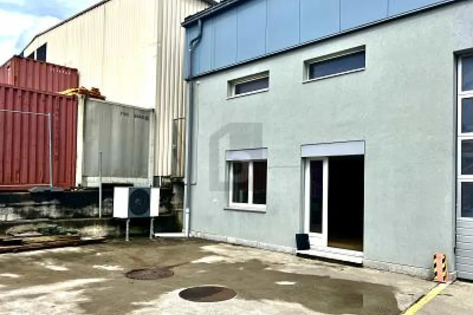 UFFICIO A PIANO TERRA CON PARCHEGGIO IN Z.I., 1242 Satigny, Geneva, CH