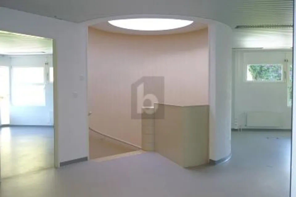 INDIPENDENTI, STRATEGICI E BEN POSIZIONATI !, 1315 La Sarraz, Vaud, CH