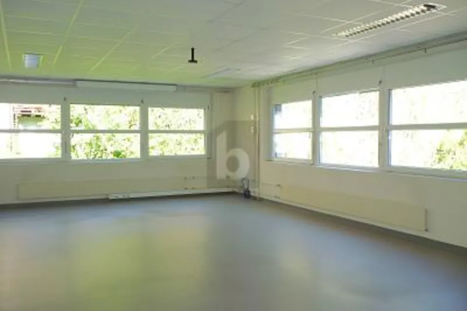 INDIPENDENTI, STRATEGICI E BEN POSIZIONATI !, 1315 La Sarraz, Vaud, CH