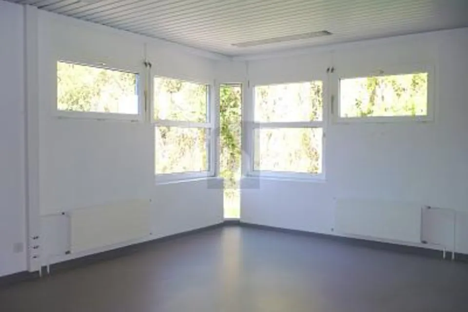 INDIPENDENTI, STRATEGICI E BEN POSIZIONATI !, 1315 La Sarraz, Vaud, CH