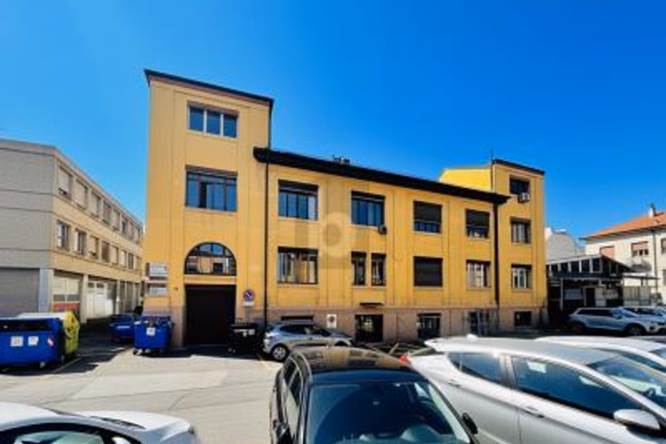 AMPIO SPAZIO RISTRUTTURATO RICCO DI CARATTERE, 1227 Carouge GE, Geneva, CH
