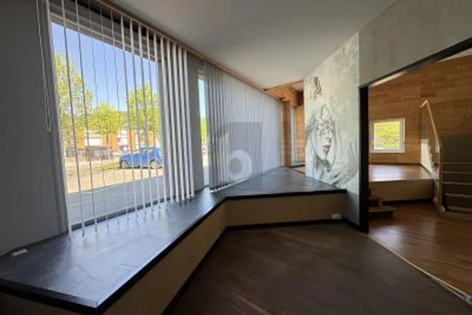 VISIBLE, MODERN & IDEALLY ACCESSIBLE, 1880 Bex, Vaud, CH