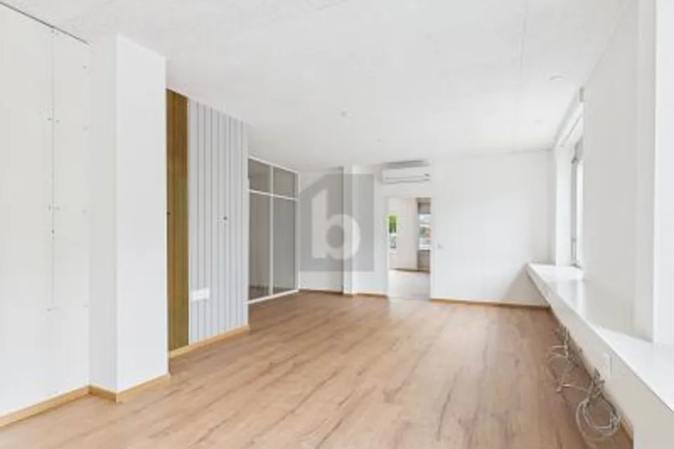 LUMINOSO E UNICO, 4562 Biberist, Solothurn, CH