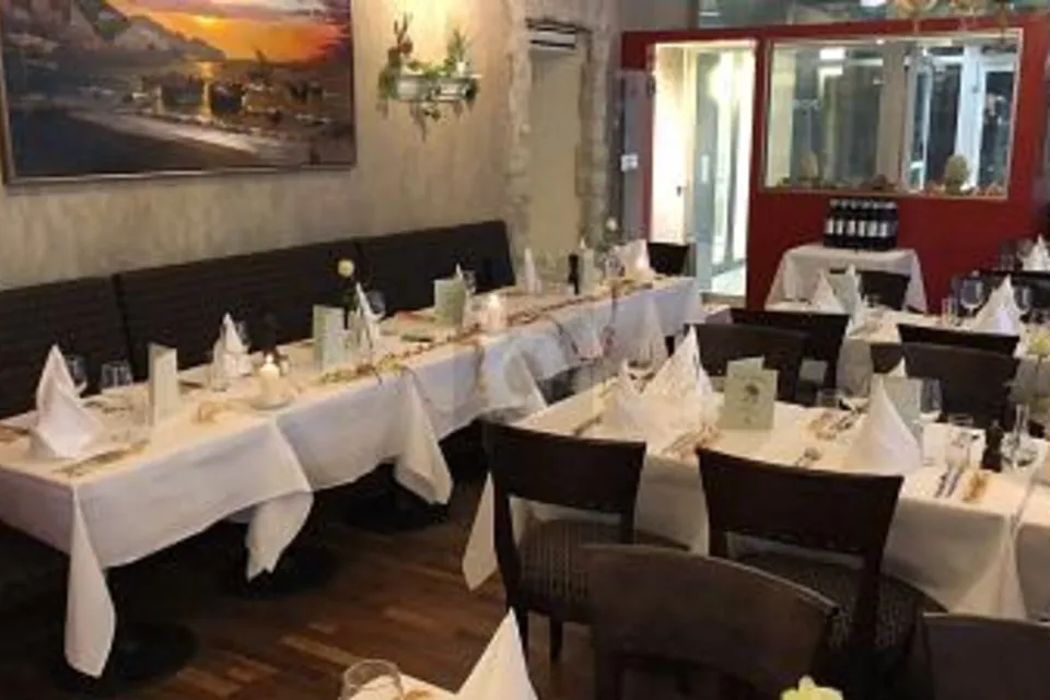 ITALIENISCHE GASTRONOMIE AN BESTER LAGE, 8001 Zürich, Zurich, CH