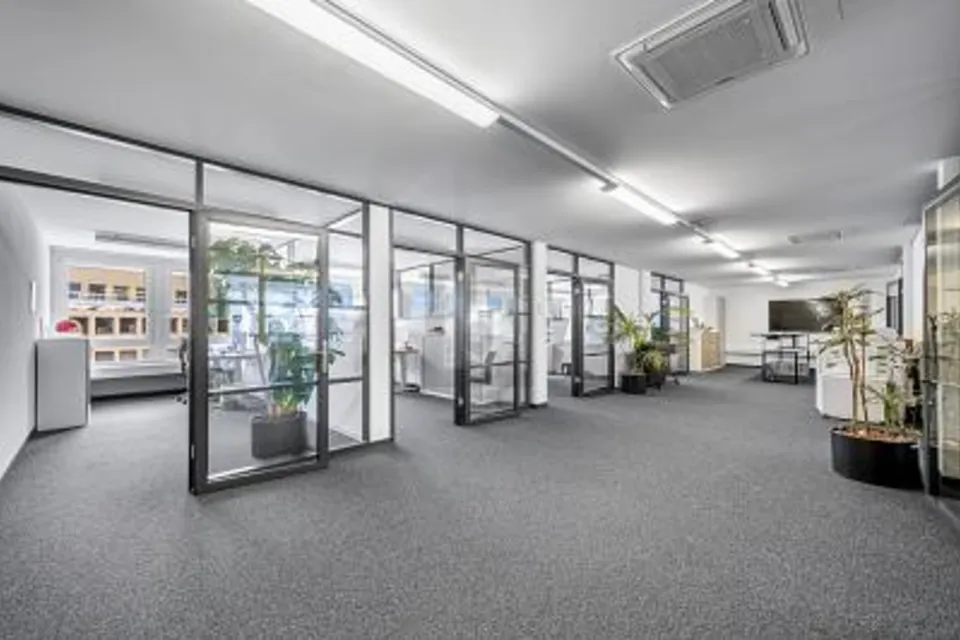 LOCALI MODERNI IN POSIZIONE CENTRALE, 8600 Dübendorf, Zurich, CH