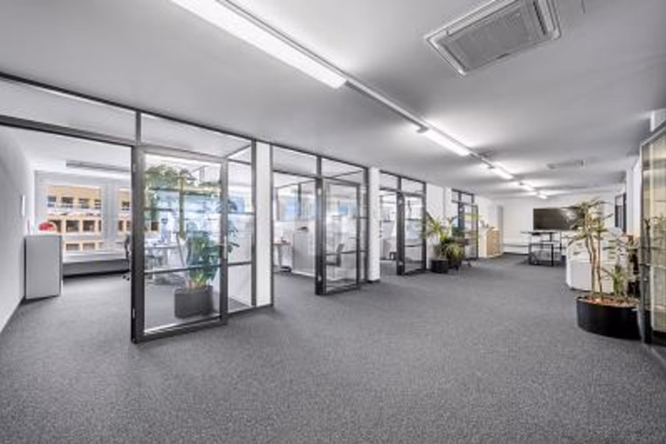 MODERNE RÄUME AN ZENTRALER LAGE, 8600 Dübendorf, Zurich, CH