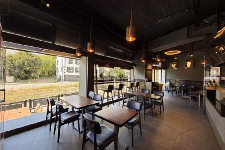 MODERNE AVEC UNE CLIENTÈLE FIDÈLE, 8051 Zürich, Zurich, CH