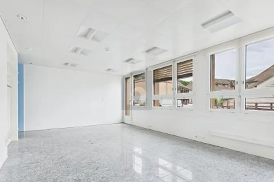 SPACIEUX À UN EMPLACEMENT IDÉAL, 4950 Huttwil, Bern, CH