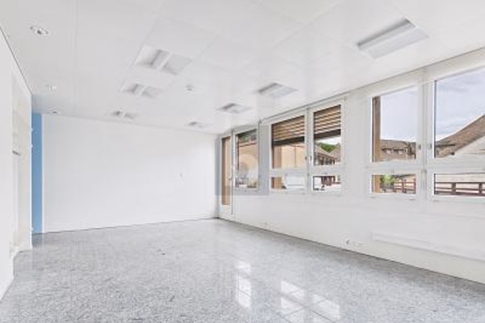SPACIEUX À UN EMPLACEMENT IDÉAL, 4950 Huttwil, Bern, CH