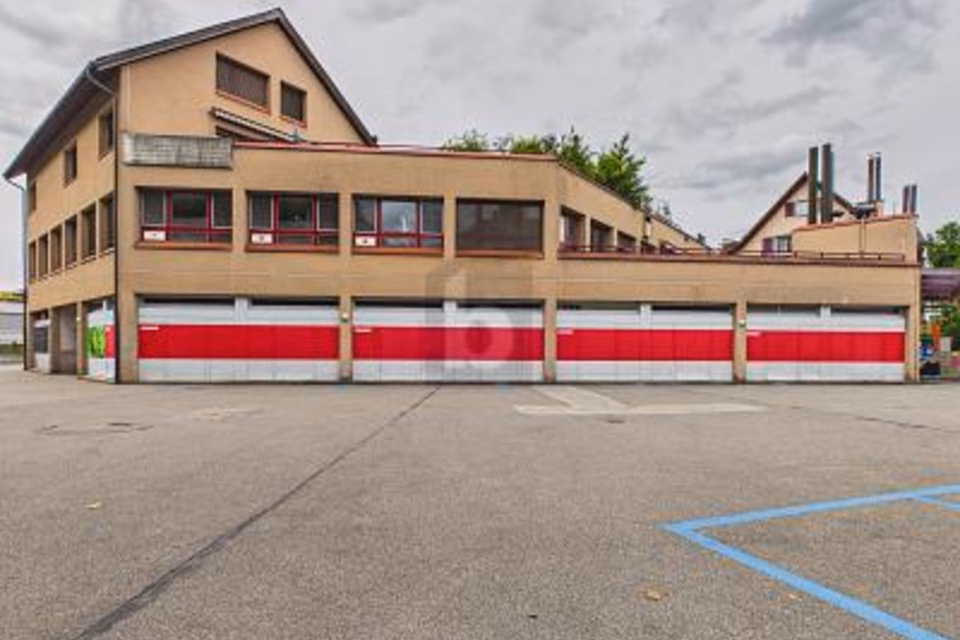 SPACIEUX À UN EMPLACEMENT IDÉAL, 4950 Huttwil, Bern, CH