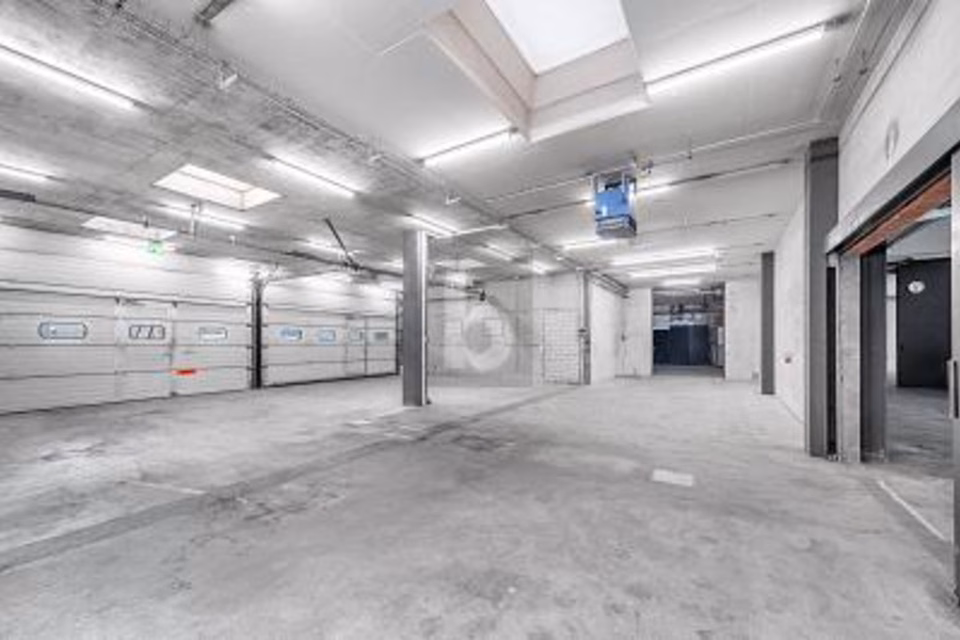 AMPIO, STRUTTURATO E PROFESSIONALE, 8600 Dübendorf, Zurich, CH