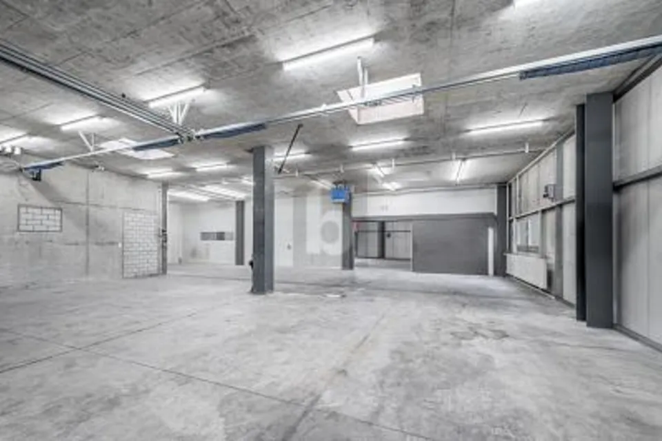 GROSSZÜGIG, STRUKTURIERT UND PROFESSIONELL, 8600 Dübendorf, Zurich, CH