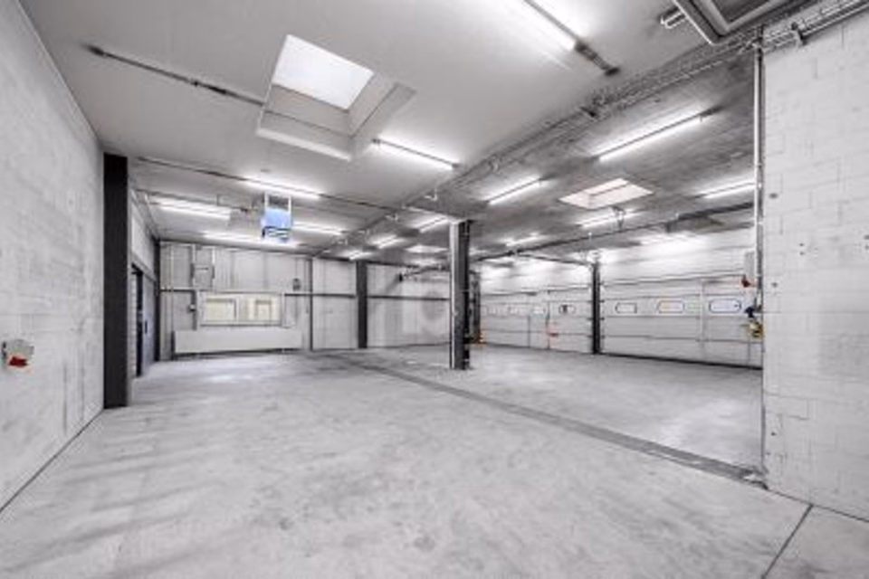AMPIO, STRUTTURATO E PROFESSIONALE, 8600 Dübendorf, Zurich, CH