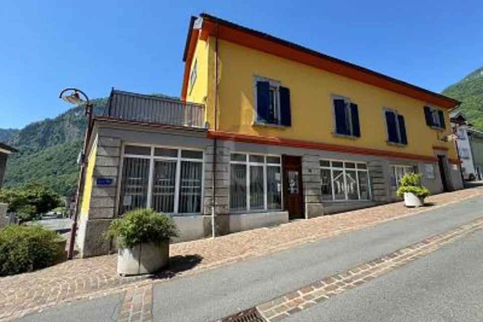 LUMINOSO, MODULABILE E STRATEGICAMENTE SITUATO, 1896 Vouvry, Valais/Wallis, CH