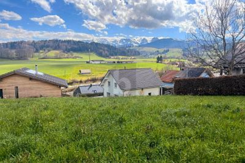 CALME, ENTOURÉ DE NATURE AVEC VUE DÉGAGÉE, 3132 Riggisberg, Bern, CH