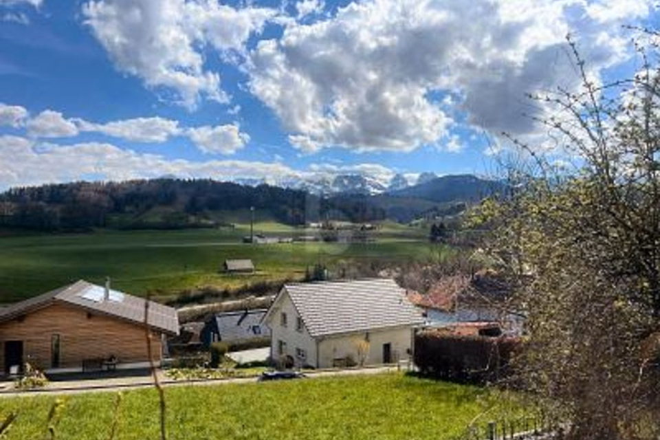 CALME, ENTOURÉ DE NATURE AVEC VUE DÉGAGÉE, 3132 Riggisberg, Bern, CH