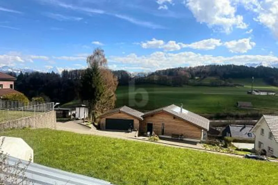 CALME, ENTOURÉ DE NATURE AVEC VUE DÉGAGÉE, 3132 Riggisberg, Bern, CH