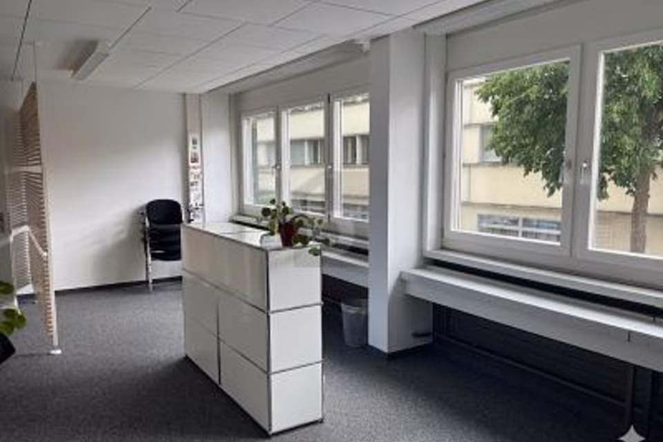 MAGNIFIQUE LOCAUX COMMERCIAUX, 2500 Biel/Bienne, Bern, CH