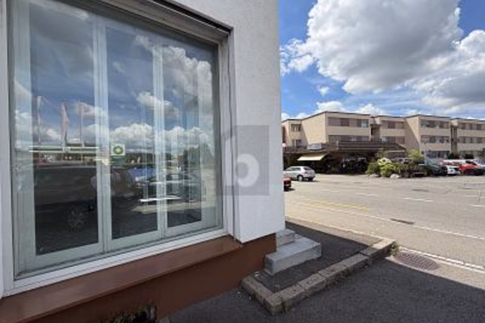 FORTEMENT FRÉQUENTÉ, IDÉAL POUR LA CLIENTÈLE DE PASSAGE, 8302 Kloten, Zurich, CH