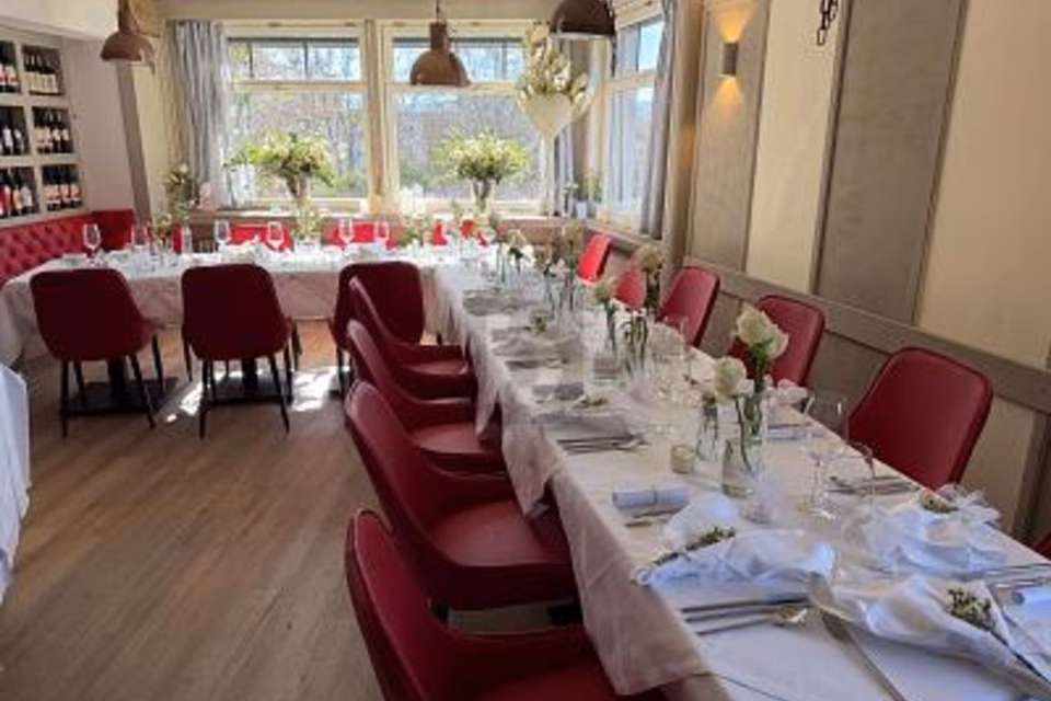 RESTAURANT MIT TERRASSE UND ZWEI WOHNUNGEN, 8700 Küsnacht ZH, Zurich, CH