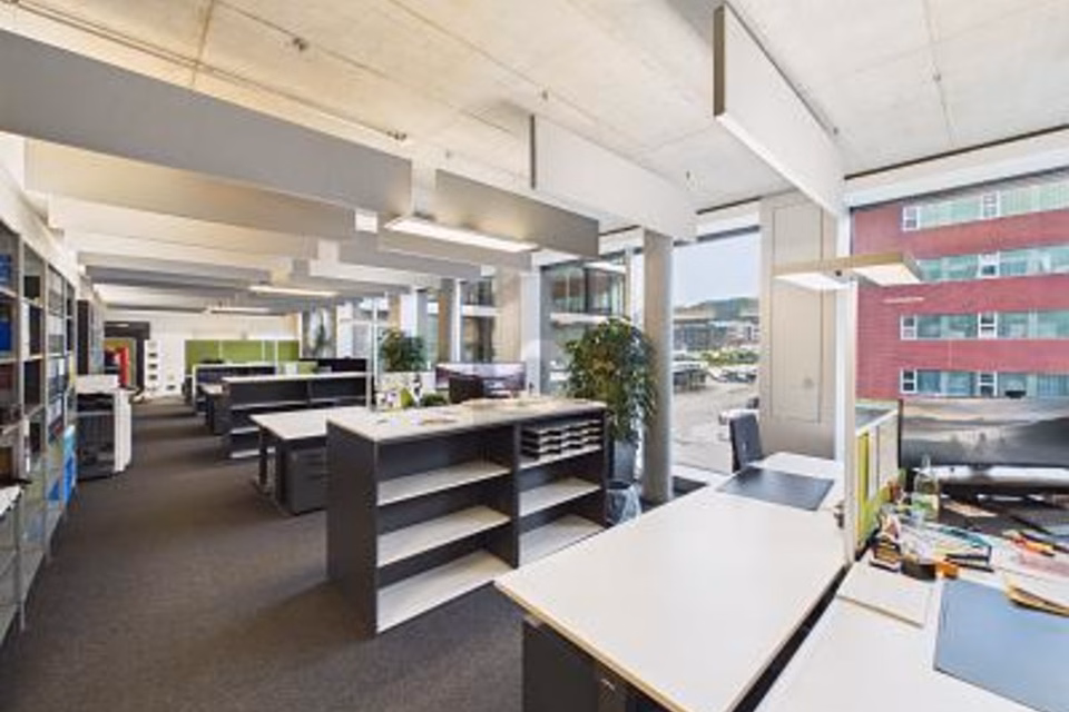 BRIGHT SPACE WITH EXCELLENT TRANSPORT CONNECTIONS, 4133 Pratteln, Basel-Landschaft, CH