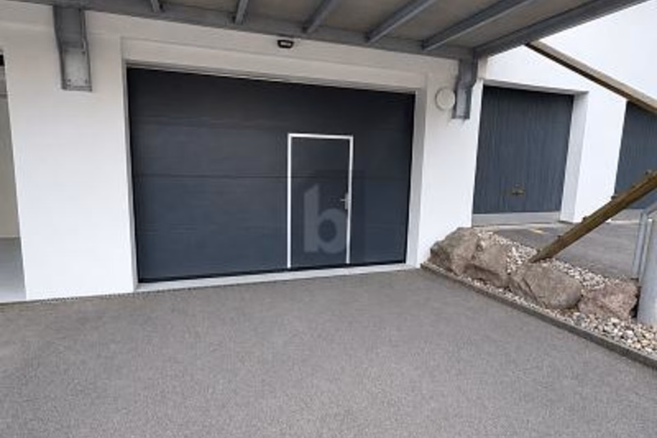 MODERN WITH VERSATILE USAGE OPTIONS, 8623 Wetzikon ZH, Zurich, CH