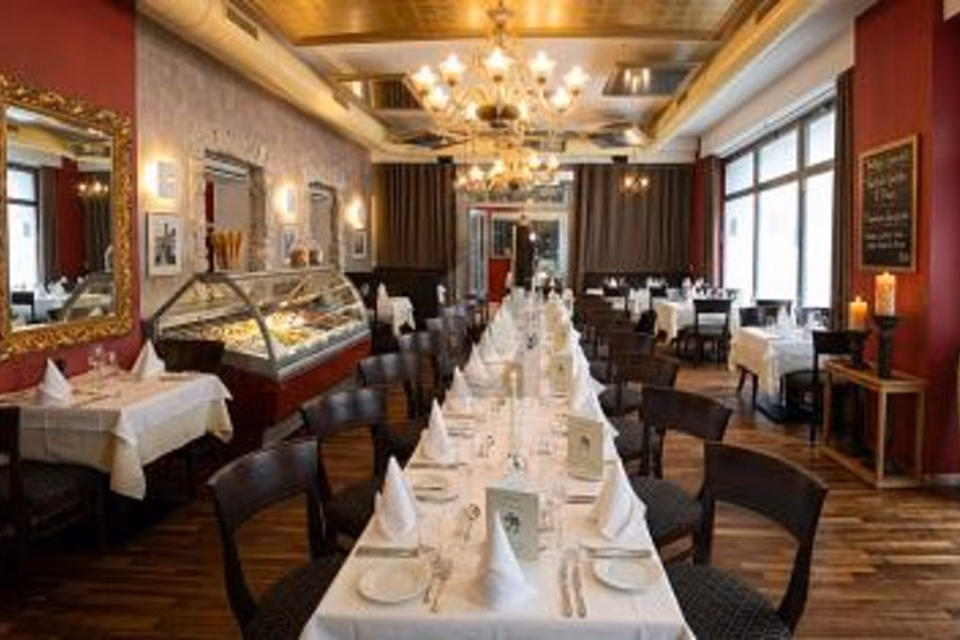 ITALIENISCHE GASTRONOMIE AN BESTER LAGE, 8001 Zürich, Zurich, CH