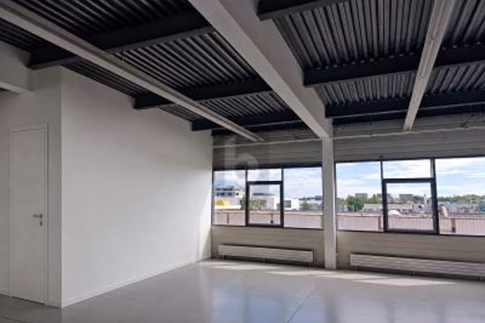 LOCALE POLIFUNZIONALE DI 110 m², 1242 Satigny, Geneva, CH