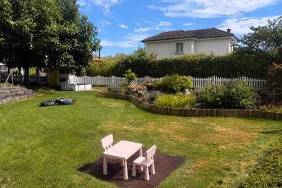 AMPI SPAZI E GIARDINO PER IL VOSTRO ASILO NIDO, 1025 St-Sulpice VD, Vaud, CH