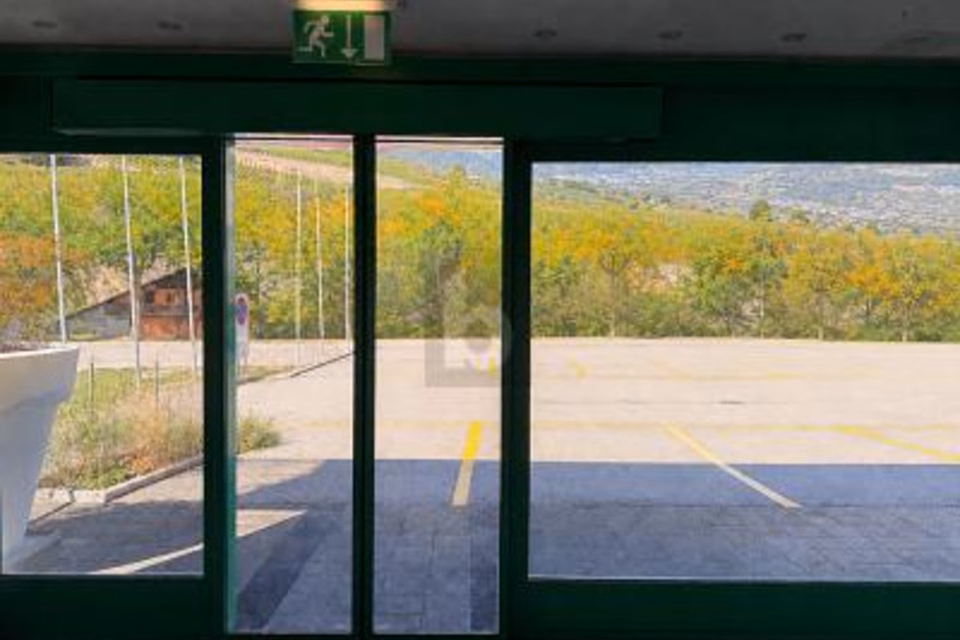EMPLACEMENT STRATÉGIQUE ET ESPACES MODULABLES, 1958 Uvrier, Valais/Wallis, CH