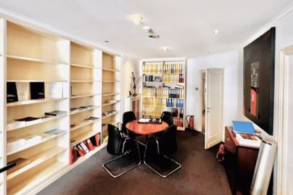 Ideally located on the Quai des Bergues, 1201 Genève, Geneva, CH